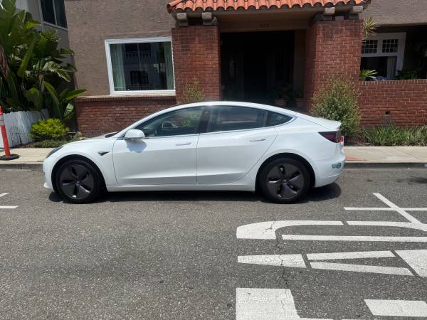 2019 Tesla Model 3 Standard Range+--Price w/$4000 IRS Rebate - $11,000 (Los angeles)63624558312195124