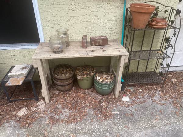 Pots/containers 1