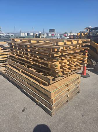 8' x 8' pallets 1