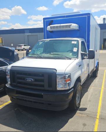 2023 Ford E-350 - SRW - Photo 2
