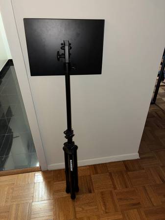 Samson LTS50 Adjustable Laptop Stand (tripod) 1