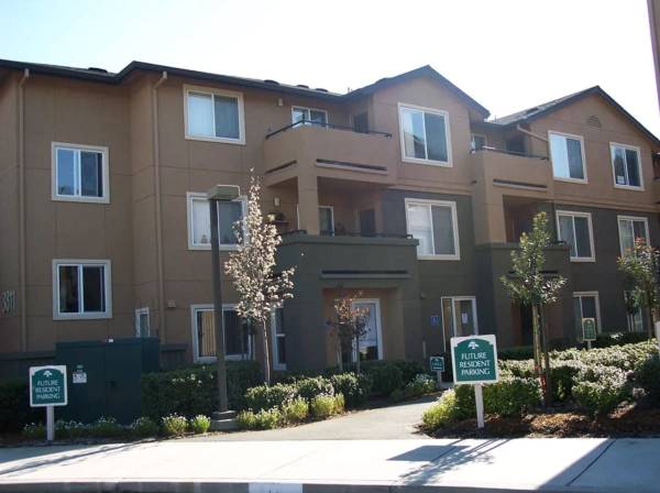 Laundry Facilities, Courtyard, On-Site Maintenance 1