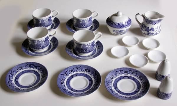 15-Piece Churchill Blue Willow China Set 1