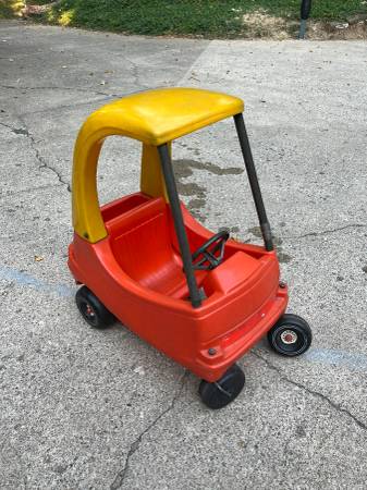 Vintage Original design Little Tikes Cozy Coupe ride on toy