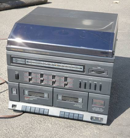 Compact Stereo with Phonograph & Cassette 1