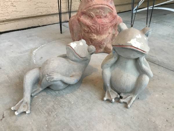 Vintage garden frogs 1