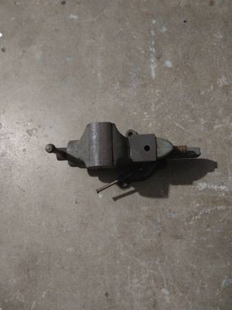 American Vise 4" Jaw ( Condition Good  ) 1
