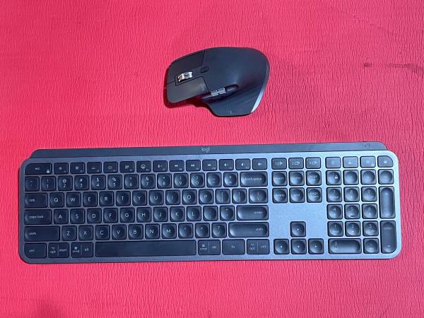 Logitech MX Keys para empresas, ratón inalámbrico Logitech MX Master 3 - 125 $ (San Dimas)63471262259073120