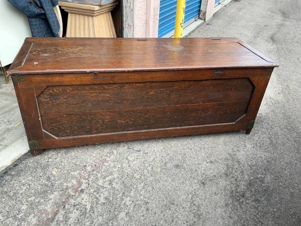 Antique Blanket chest. Large 1