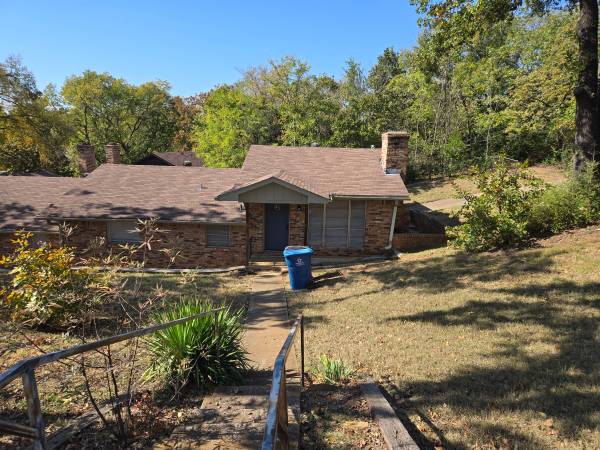 1011 S Perry 1