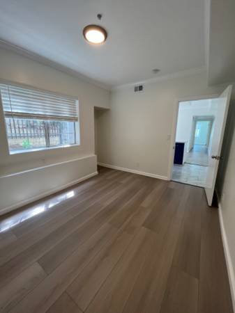 $2876.00 / 2br - 700ft2 - Lovely 2bd 1ba accurate photos coming soon .. walk to the lake!!63700996255107122