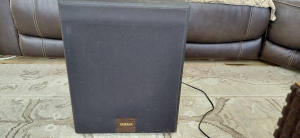 YAMAHA YST-SW300  subwoofer 1