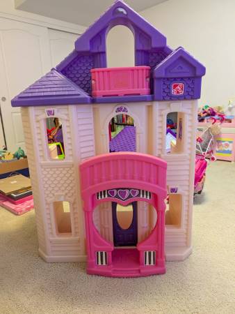 Step2 large doll house 1