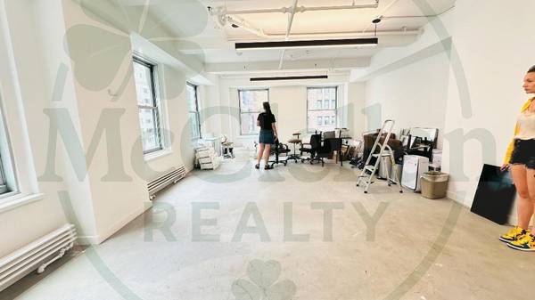 $6,053 / 1053ft2 - Corner Office Space on 57th St. Doorman Buidling Bright and Sunny ❣️ (Midtown East)63816602584195122