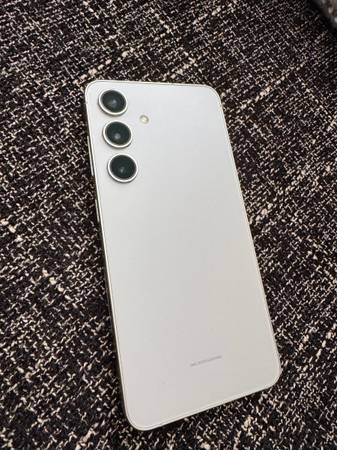 Samsung S24 (256 GB) 1