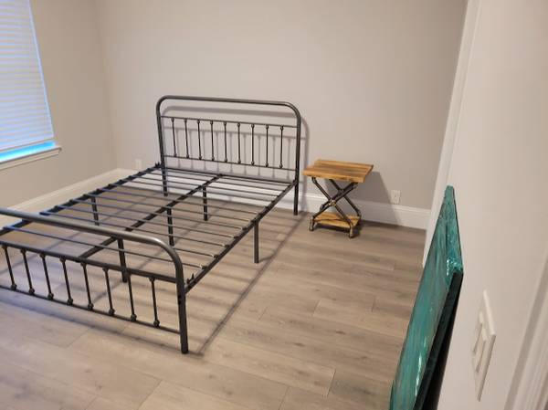 $975 Rooms for Rent in New Home for working professionals (Cross Roads)63846411415427121
