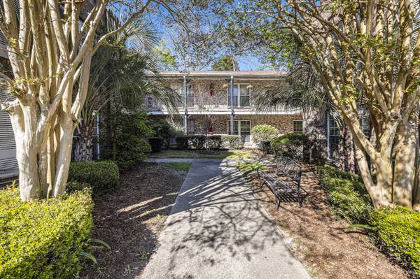 $2000.00 / 1br - 576ft2 - Furnished 1 BR, 1 BA Condo w/ Pool & Utilities/Internet Included, Minu64016107162241121