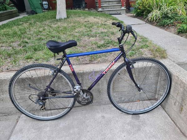 Trek hybrid bike 1