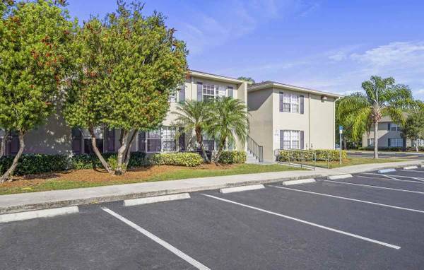 $1,115 / 2br - 962ft2 - Charming 2 bed / 2 bath with great character! 962 Sq Feet (Vero Beach)63799881581699122