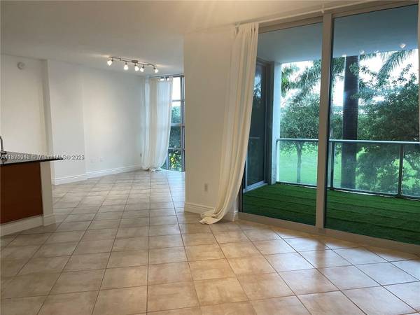 $3,100 / 1br - 802ft2 - 1Hab/1.5Baño, contrato de 1 año. Balcón, 1 plaza de aparcamiento, se admiten mascotas (Midtown)63825138679809123
