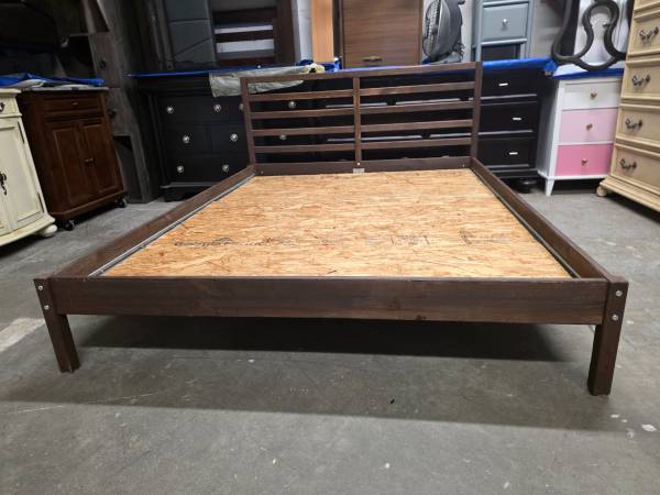 Brown Rustic Style Queen Size Platform Bed Frame 1