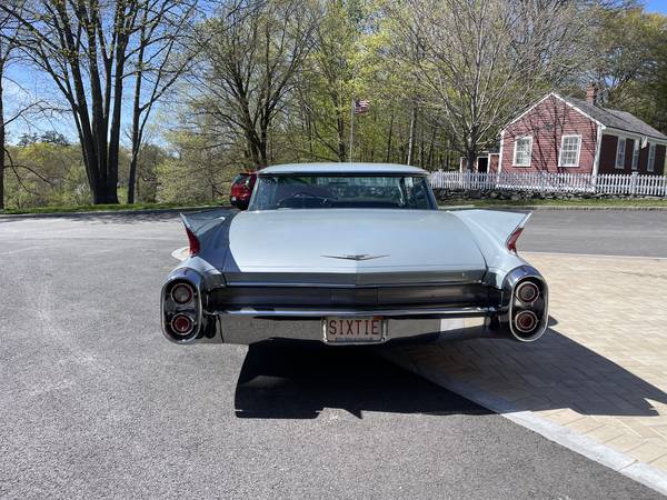 Cadillac Serie 62 de 1960 con techo plano - $30,000 (Brookline)63615292428033123