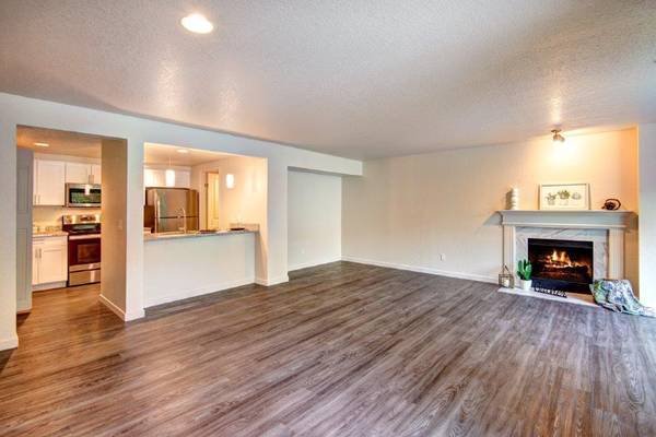 $2,655 / 2br - 1250ft2 - Upgrades Throughout, Fitness Center, Full Size Washer/Dryer (Downtown City of Bellevue)63870756402947123