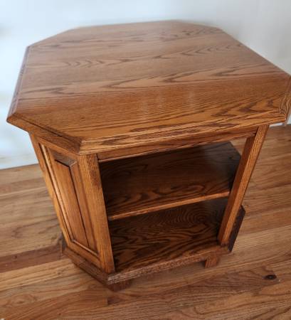 Octagonal End Table - Canadian Oak 1