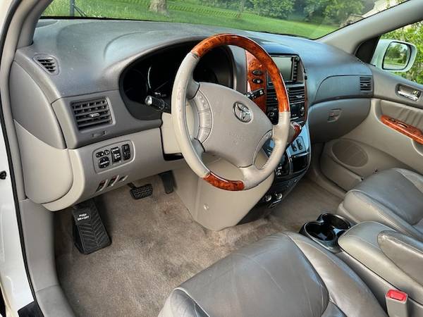 Toyota Sienna 2009 XLE Limited AWD - $4,800 (Bryantsville)63624960115843123