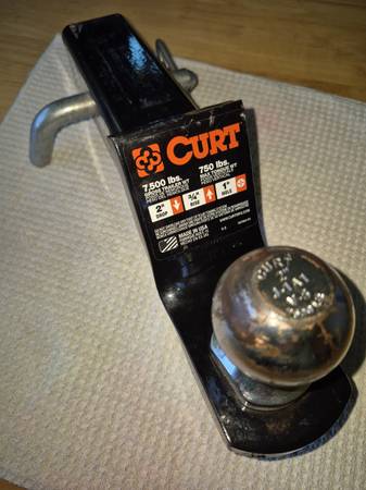 Curt D-45036 Mount W 2” hitch 1