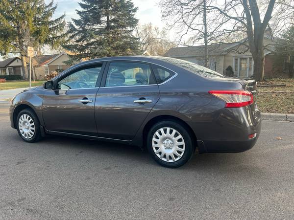 *4 cyl *2014 nissan sentra SV 4dr **great college bound gas saver! - $5,900 (wauconda,il)63469630333699123