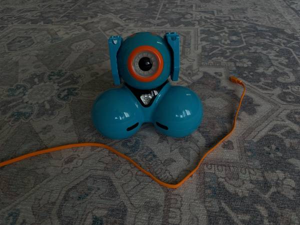 New Wonder Workshop Dash Robot 1