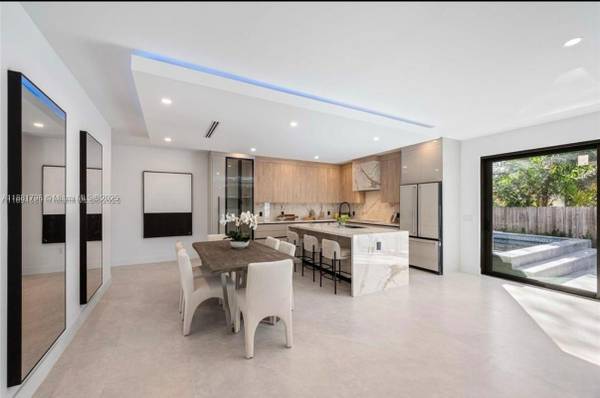 $19,500 / 4br - Perfect 4 bed 5 bath House for lease in Grove #3390 (Miami)64001849478659123