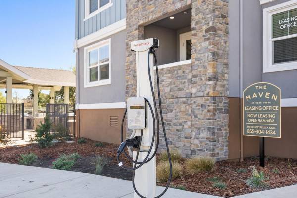 $2,750 / 1br - 729ft2 - Stunning 1 Bedroom Retreat in Deer Creek Village (petaluma)63880247213825124