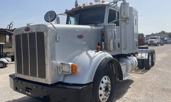 2015 Peterbilt 367 Flattop Sleeper Truck #6189 1
