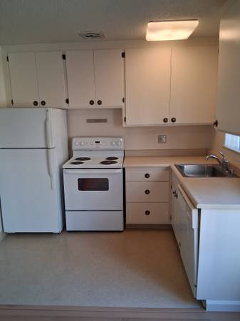 $2,350 / 2br - $2,350 / 2br - 2br/1ba, New Vinyl Flooring, Updated Appliances (oakland piedmont / montclair)64023718703746122