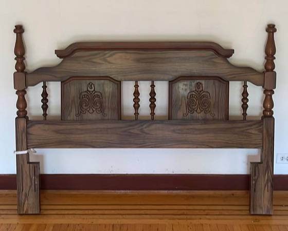 Vintage Rustic Oak Queen/Full Headboard – Spindle & Carved Wood Design 1