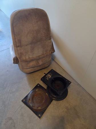 seats 1