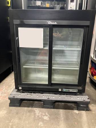 Used Reconditioned True GDM-9 Two Door Countertop Cooler / Refrigerator — $975 in Portland