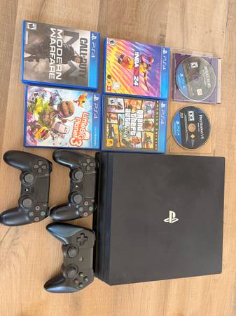 Used PS4/Games/Controllers 1