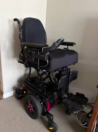 Quantum Edge 3 Stretto iLevel Power Wheelchair – Excellent – $3,499 1