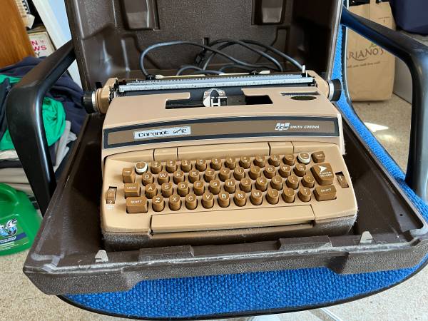 Smith-Corona Coronet Super 12 Typewriter 1