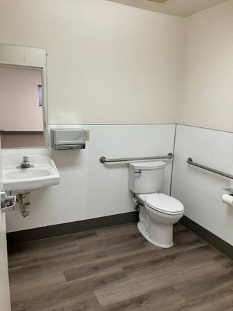 $4,000 / 4200ft2 - COMMERCIAL SPACE FOR RENT 1309 Doker Dr., (Modesto)63763004151937124