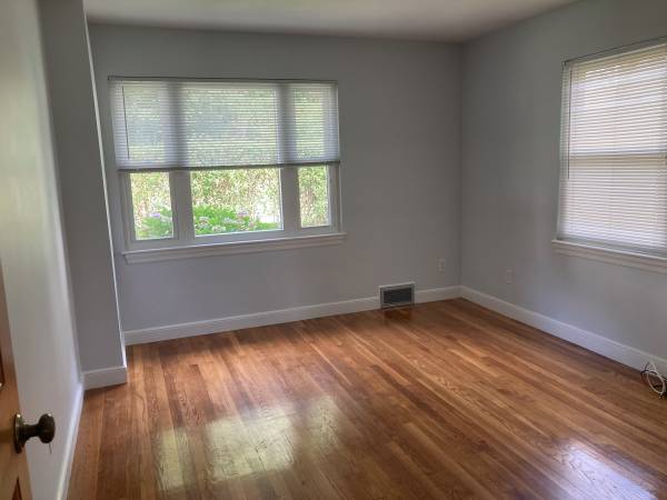 $3,750 / 3br - 1400ft2 - House - Single Family - Parking- Large Yard (Waltham)63797280789633124