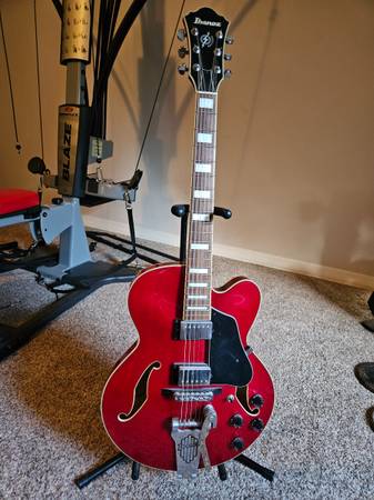 Ibanez Artcore AFS75T-TRD perfect condition. Comes with case 1