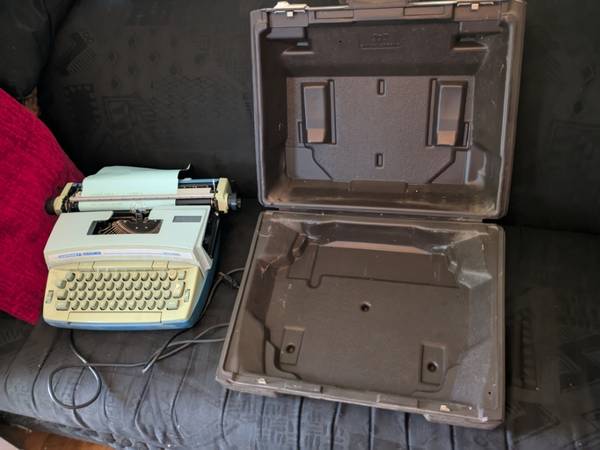 Electric Typewriter Coronet Super 12, for parts, Smith Corona 1