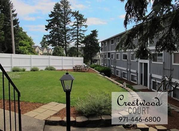 $1,400 / 2br - Extra Closet Space, Dining Space, Off Street Parking - 2B Great Staff (Portland)63914856296067120
