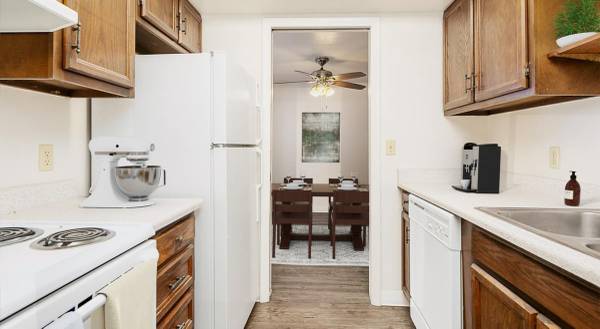 $1,500 / 2br - 890ft2 - Heating & Air Conditioning, W/D Hook Ups, Ceiling Fans (Located in the heart of a residential neighborhood in B)63981534164867122