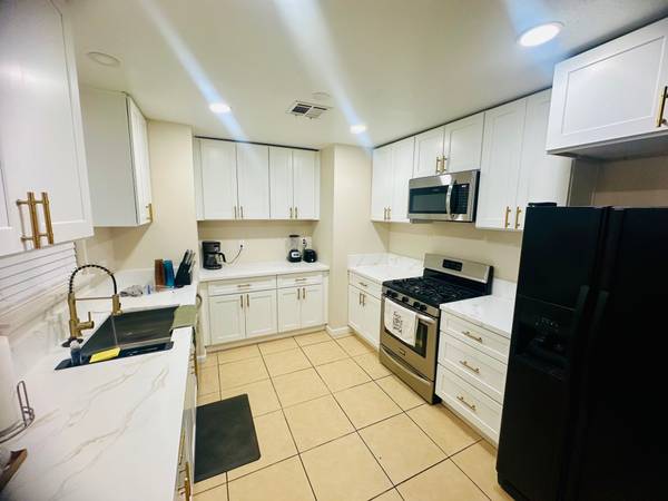 $800 / 1br - Furnished Room – Sober-Friendly – All Utilities Inlcluded63736288400515120