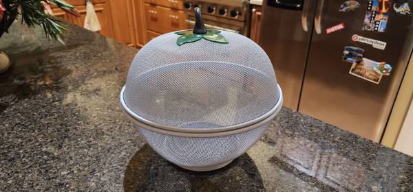 Apple-Shaped Fruit Mesh Basket 1